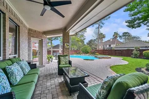 609 Forest Bend Lane Friendswood TX 77546