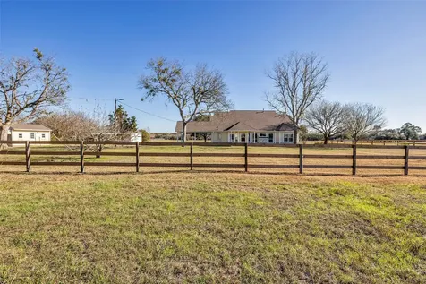1075 Harrisburg Road Brenham TX 77833