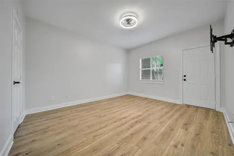 5341 Kiam Street Houston TX 77007