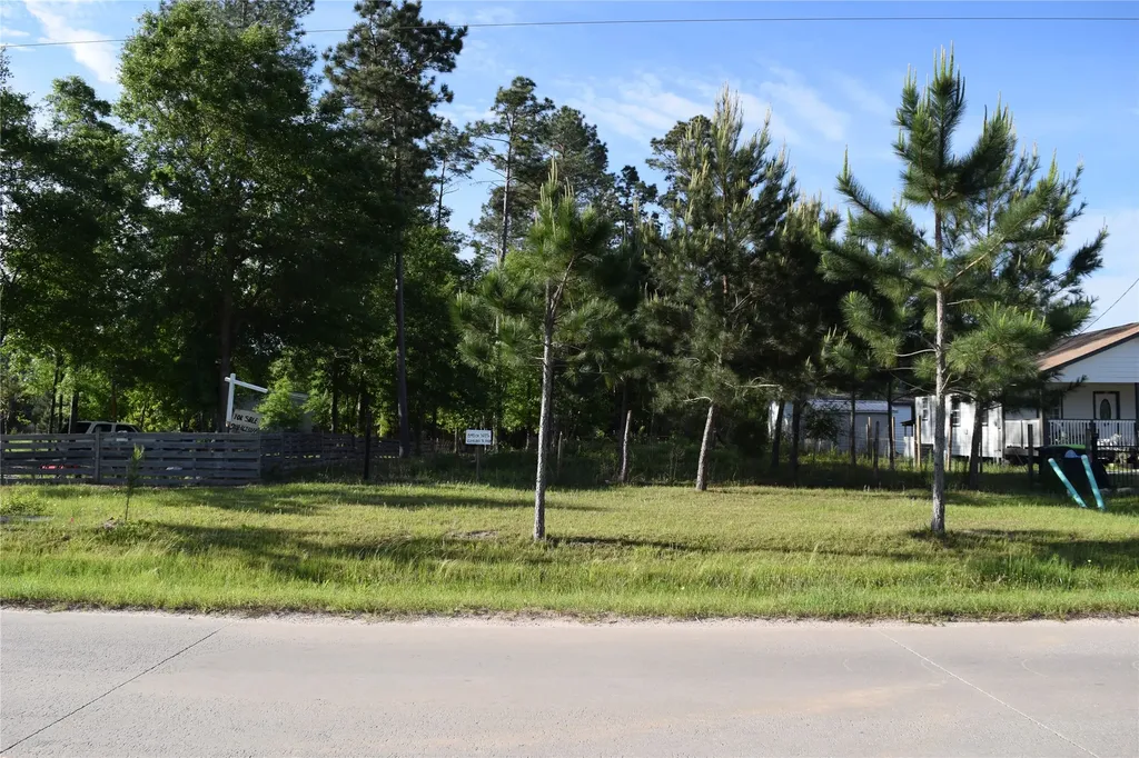 893 County Road 5015 Cleveland TX 77327