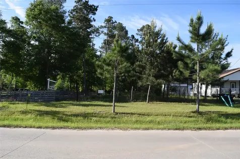 893 County Road 5015 Cleveland TX 77327
