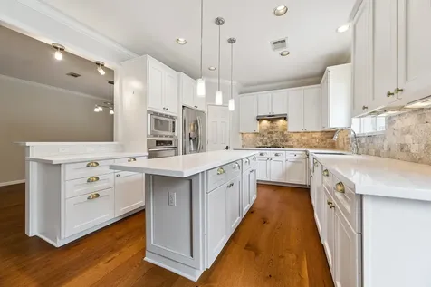 816 Anderson Street Bellaire TX 77401