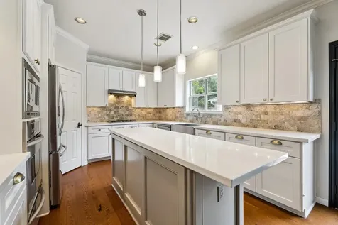 816 Anderson Street Bellaire TX 77401