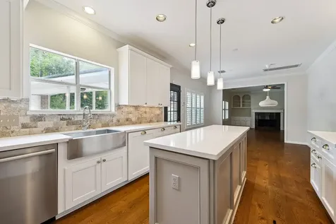 816 Anderson Street Bellaire TX 77401