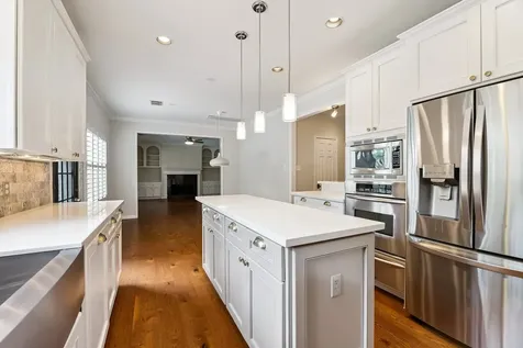 816 Anderson Street Bellaire TX 77401