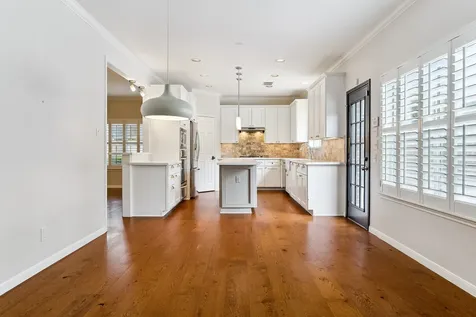 816 Anderson Street Bellaire TX 77401