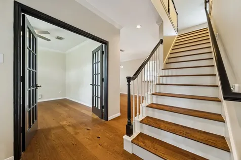 816 Anderson Street Bellaire TX 77401