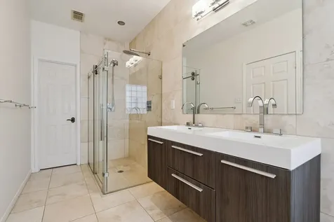 816 Anderson Street Bellaire TX 77401