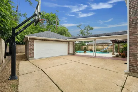 816 Anderson Street Bellaire TX 77401
