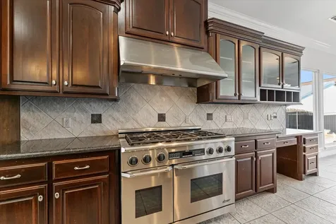 98 Victoria Drive W Montgomery TX 77356
