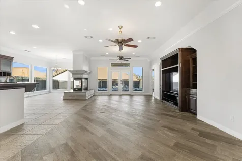 98 Victoria Drive W Montgomery TX 77356