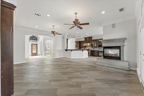 98 Victoria Drive W Montgomery TX 77356