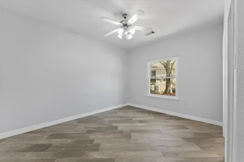 98 Victoria Drive W Montgomery TX 77356