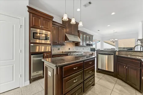 98 Victoria Drive W Montgomery TX 77356