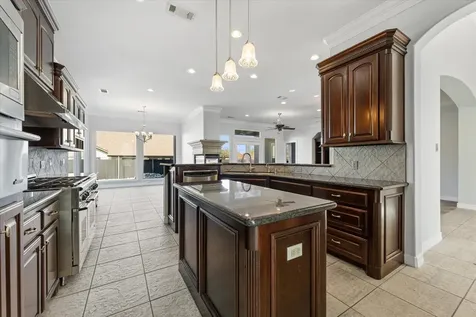 98 Victoria Drive W Montgomery TX 77356