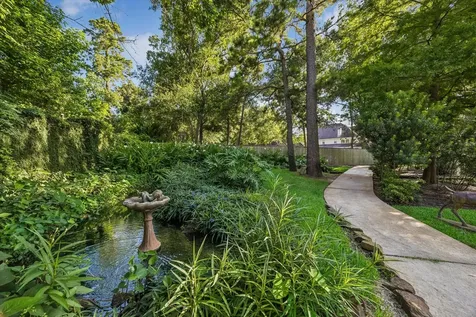 11 Turtle Cove Court Kingwood TX 77346