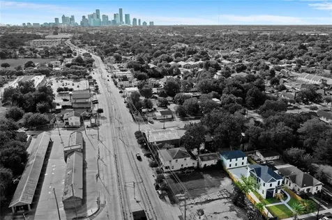 310 Delmar Street D Houston TX 77011