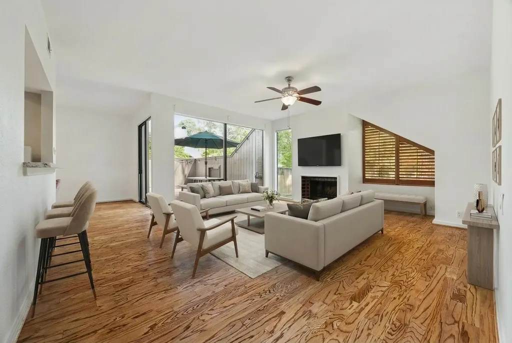 318 Litchfield Lane Houston TX 77024