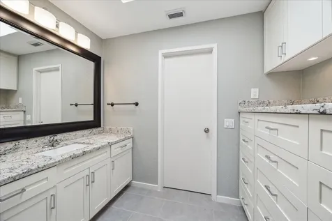 318 Litchfield Lane Houston TX 77024