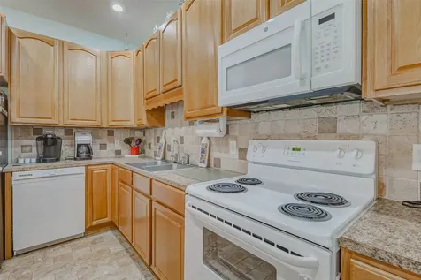 2691 Gillespie Crystal Beach TX 77650