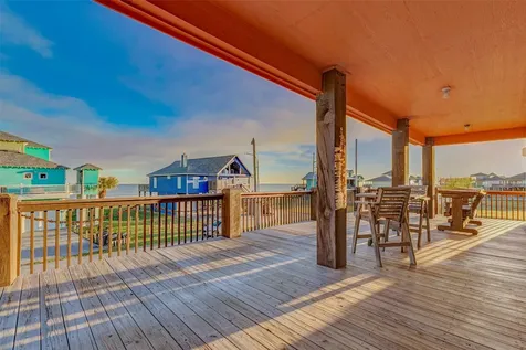 2691 Gillespie Crystal Beach TX 77650