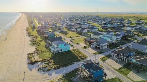 2691 Gillespie Crystal Beach TX 77650