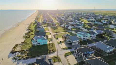 2691 Gillespie Crystal Beach TX 77650