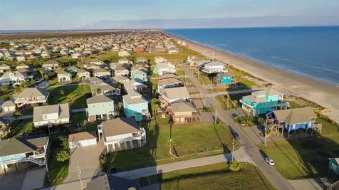 2691 Gillespie Crystal Beach TX 77650