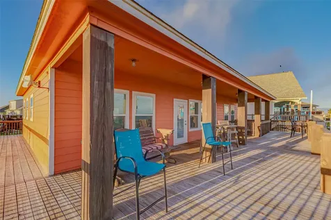 2691 Gillespie Crystal Beach TX 77650