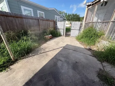 3545 Monterrey Street Corpus Christi TX 78411