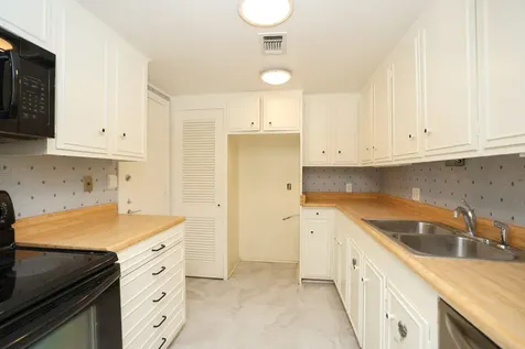 666 S Ripple Creek Drive 666 Houston TX 77057