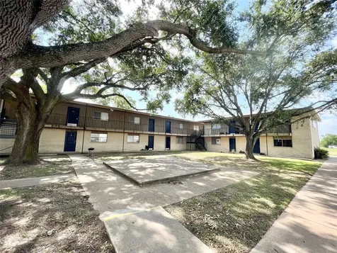 201 S Kaysie Street 23 Angleton TX 77515