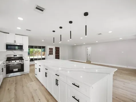 13906 Vinehill Drive Sugar Land TX 77498