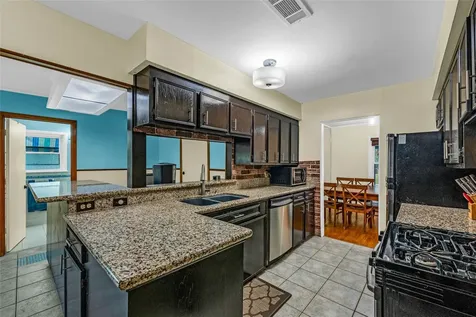 115 Whiting Street Galveston TX 77550