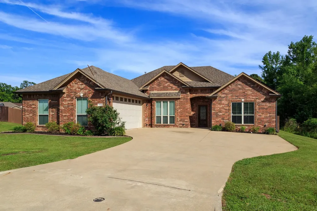 124 Lakeway Lane Longview TX 75604