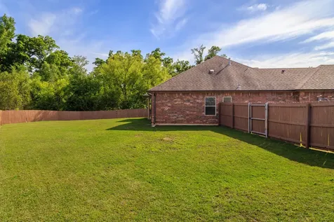 124 Lakeway Lane Longview TX 75604