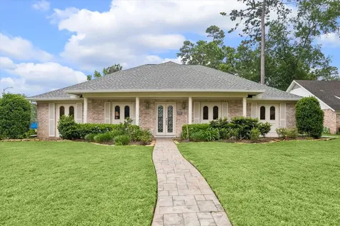 1926 Twin Springs Kingwood TX 77339
