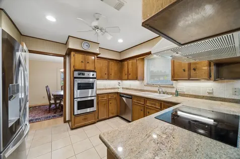 1926 Twin Springs Kingwood TX 77339