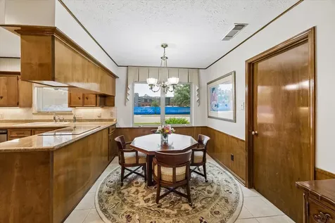 1926 Twin Springs Kingwood TX 77339