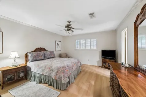 1926 Twin Springs Kingwood TX 77339