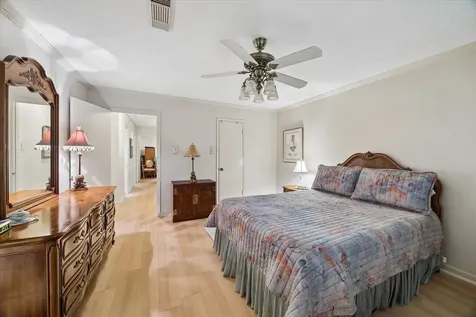 1926 Twin Springs Kingwood TX 77339