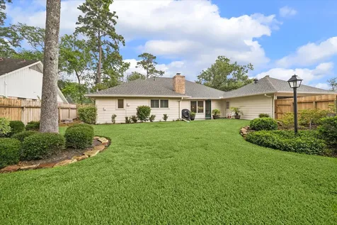1926 Twin Springs Kingwood TX 77339