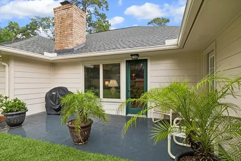 1926 Twin Springs Kingwood TX 77339