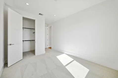 1524 W 21st Street Houston TX 77008