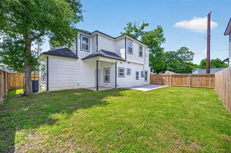 9009 Hilda Street Houston TX 77033