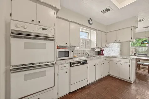 9235 Sharpview Drive Houston TX 77036