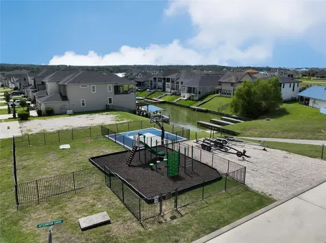 10736 S Lake Mist Lane Willis TX 77318
