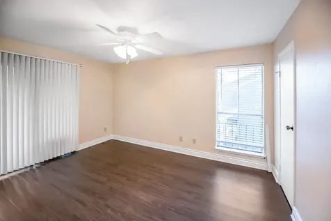 18511 Egret Bay Boulevard 614 Webster TX 77058