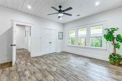 1409 20 1/2 Street Huntsville TX 77340