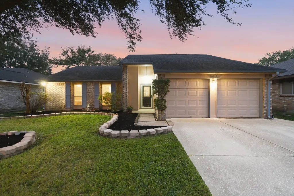 16918 Barkentine Lane Friendswood TX 77546